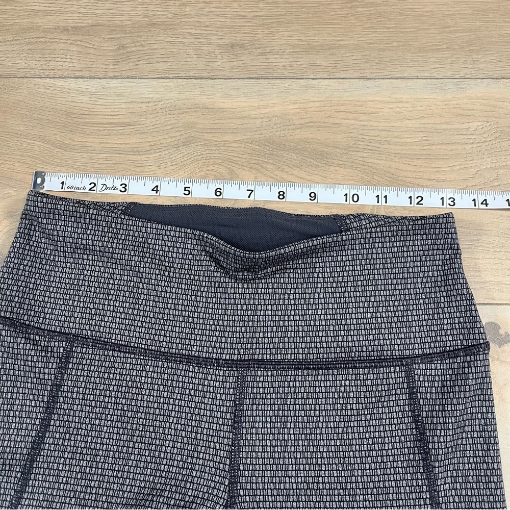 Under Armour Women's Black Leggings Reflect Heat Gear - Picture 10 of 14